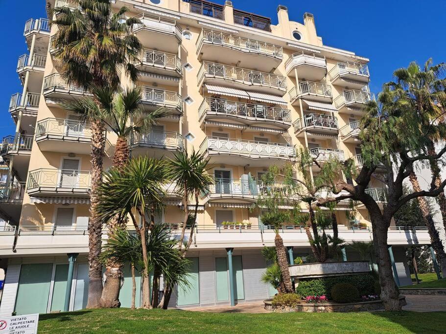 Апартаменты Centrale Vicino Spiagge E Ciclabile + Box-Auto ! Арма-ди-Таджа Экстерьер фото